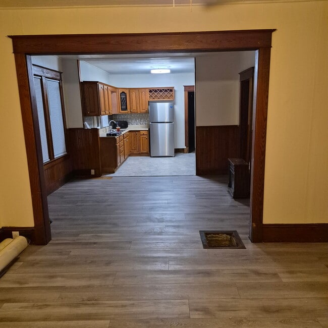 Dining room size 12x11 - 189 Oak St