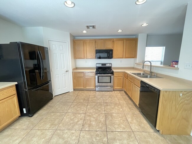 Building Photo - To schedule a viewing, call Wally Fellman ...