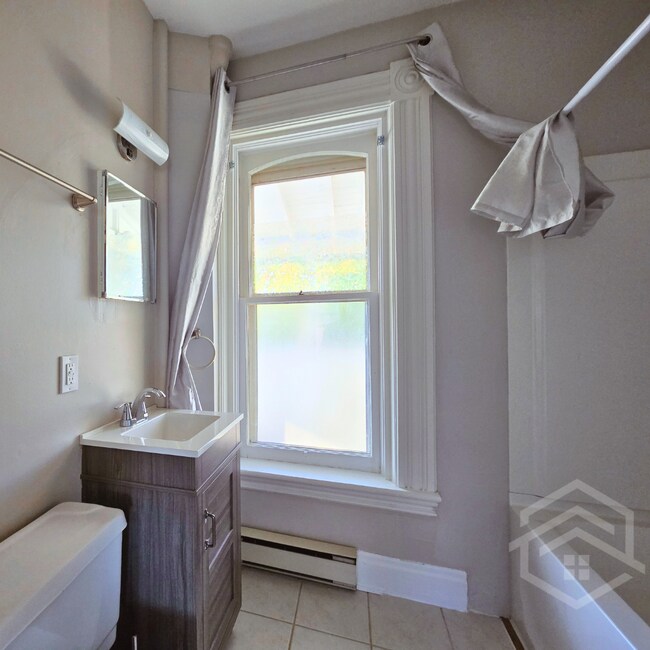 Photo du bâtiment - 2-Bedroom Upper Unit in Tillsonburg!!