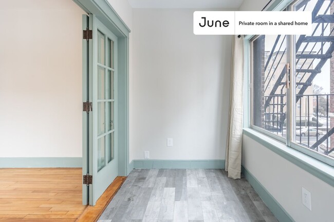 Building Photo - Private bedroom in 2 bed/1 bath Home