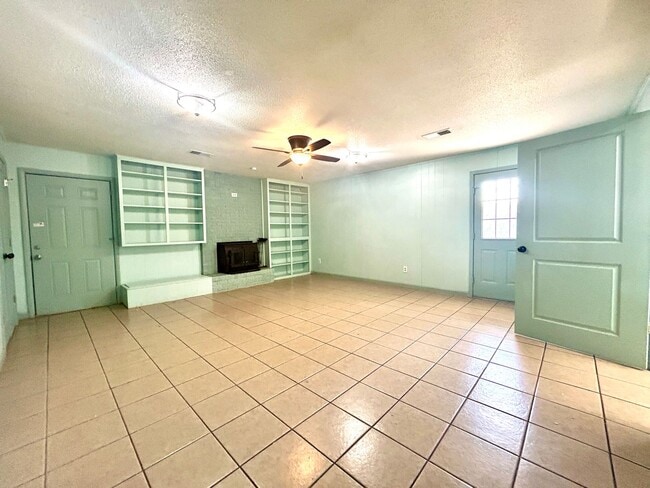 Building Photo - Newly Renovated Home in the heart of Springdale!
