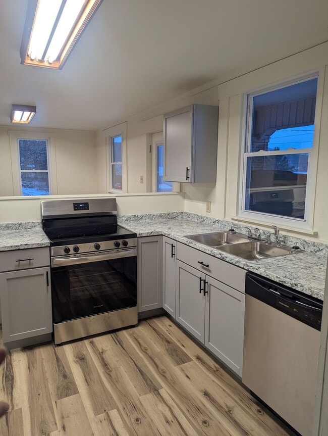 Building Photo - 107 E Sycamore St