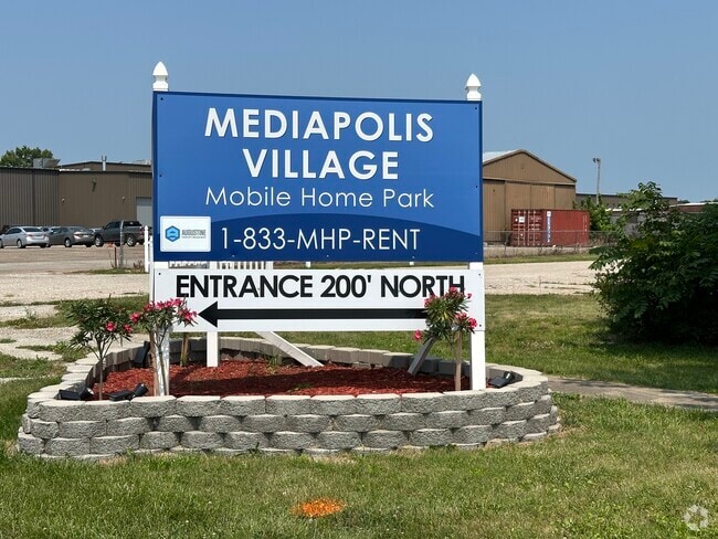 Building Photo - Mediapolis Village