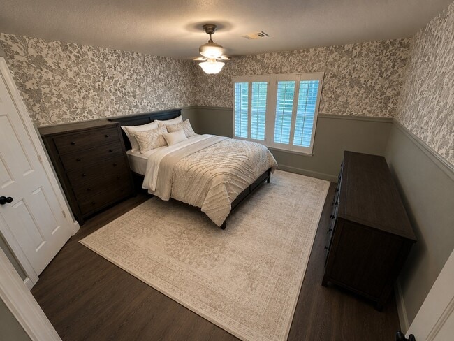 Building Photo - 5059 Golden Ln