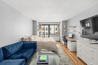 Building Photo - 45 E 25th St