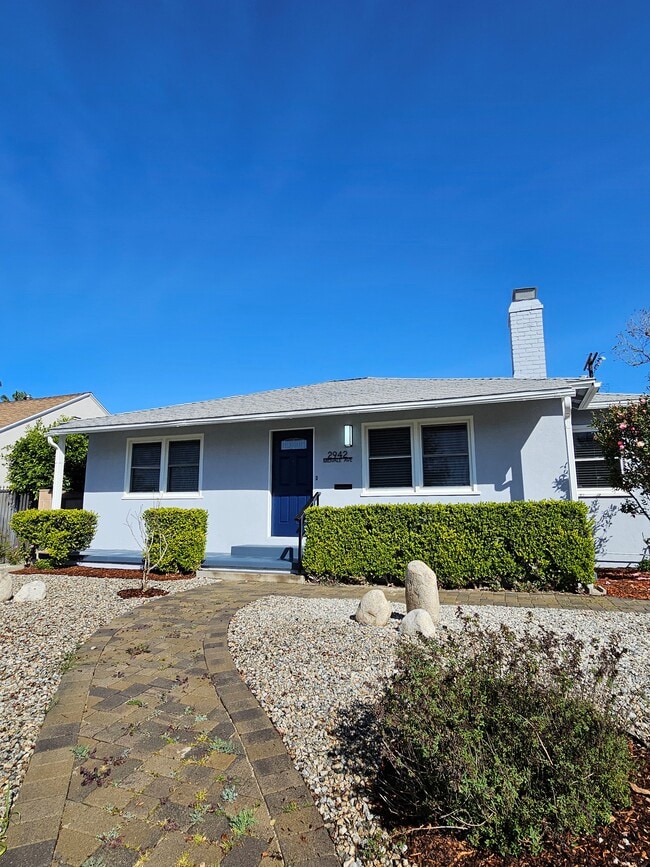 Building Photo - 2942 Midvale Ave