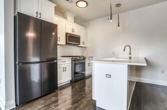 Building Photo - 1901 Summit Ave