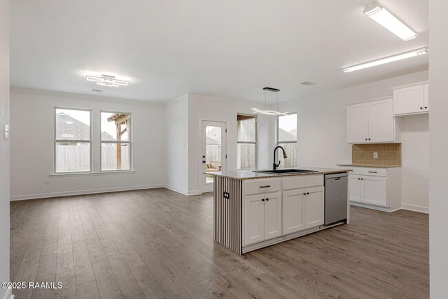 Foto del edificio - 326 Forest Grove Dr