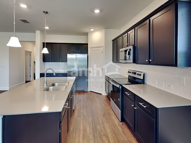 Foto del edificio - 14538 Cedar Mill Drive