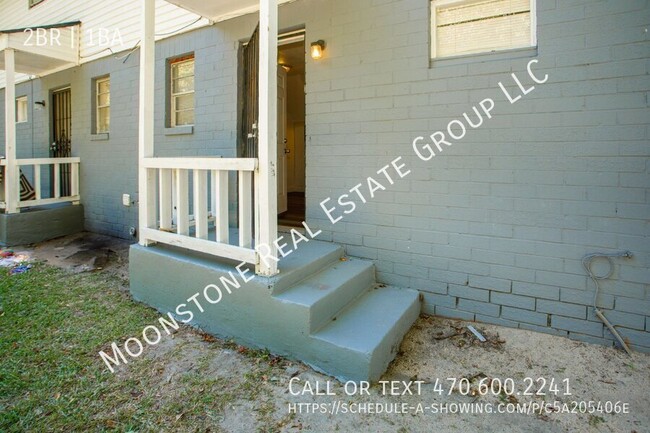 Building Photo - Spacious 2-story townhome apartment in Eas...