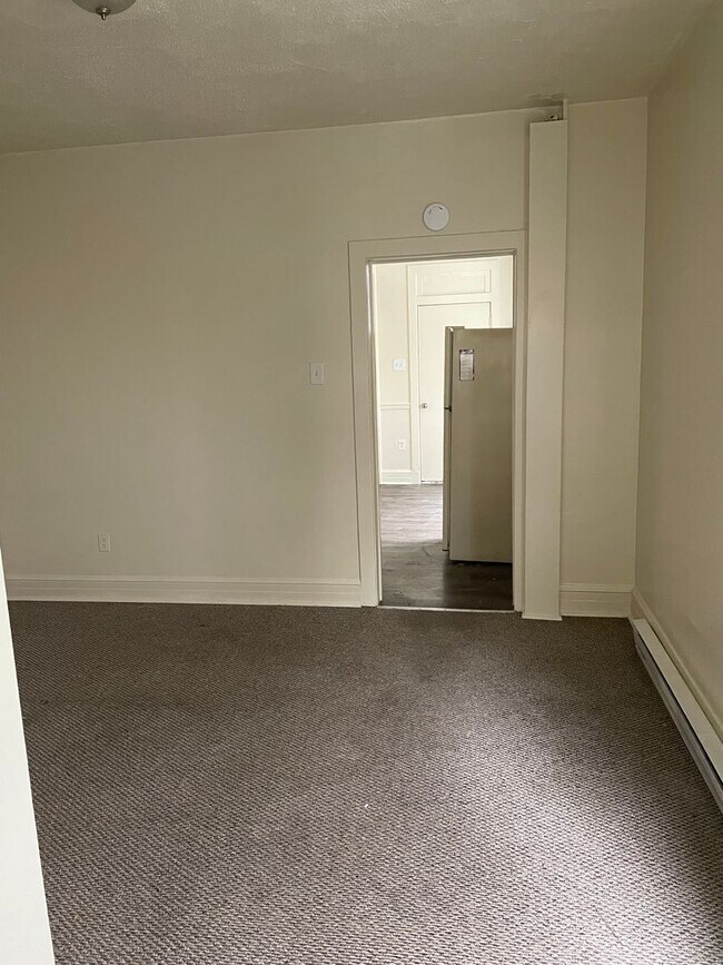 221 S 10th St Unit 1, Lebanon, PA 17042 Room for Rent in Lebanon, PA
