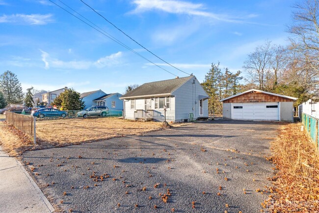 Building Photo - 1283 Englishtown Rd