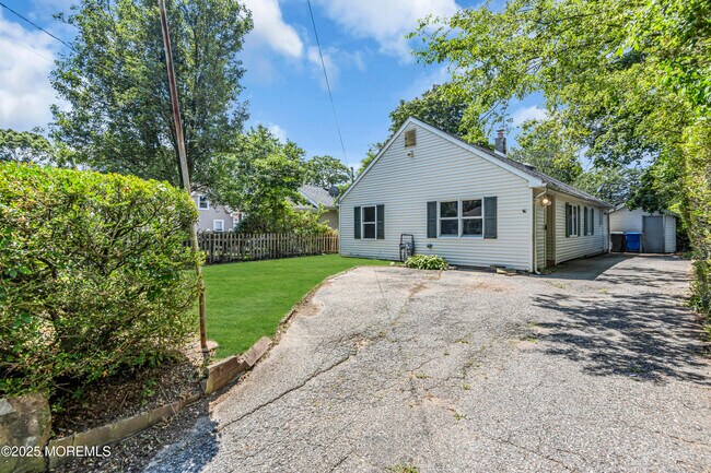 Building Photo - 75 River Dr