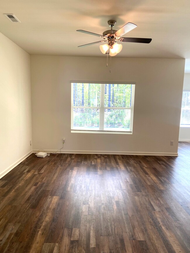 Building Photo - 252 Chelsea Park Cir