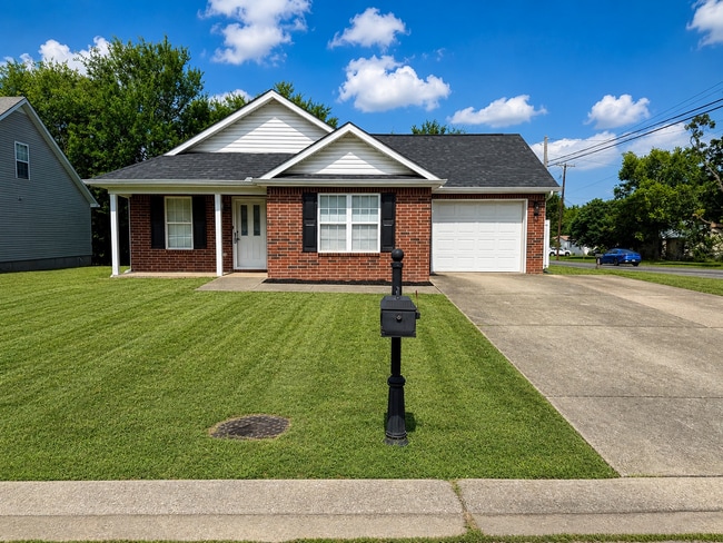 Building Photo - Beautiful 3 Bedroom Home Conveniently Located in La Vergne!