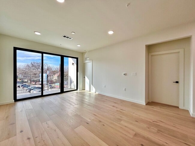 Building Photo - Bright & Spacious 1 Bedroom, 1 Bathroom with Resort-Style Amenities