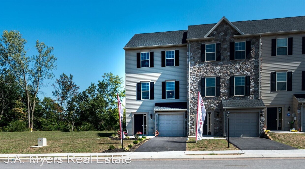 3 br, 2.5 bath House 159 Katelyn Drive House Rental in New Oxford