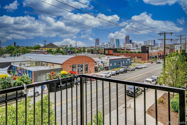 Foto del edificio - AVAILABLE JULY! Fully-remodeled RiNo Townhome!