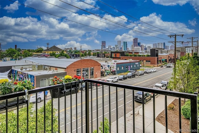 Building Photo - Fully-remodeled RiNo Townhome!