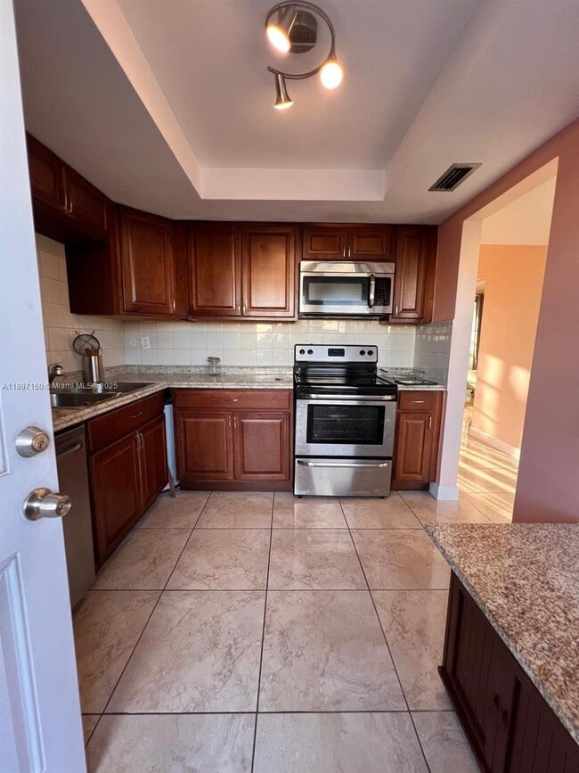 Foto del edificio - 1591 NE Miami Gardens Dr