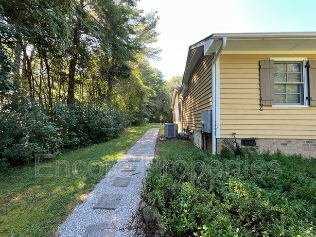 Foto del edificio - 105 Baybrook Ct