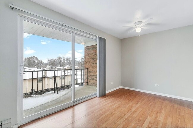 Building Photo - 4410 W 111th St
