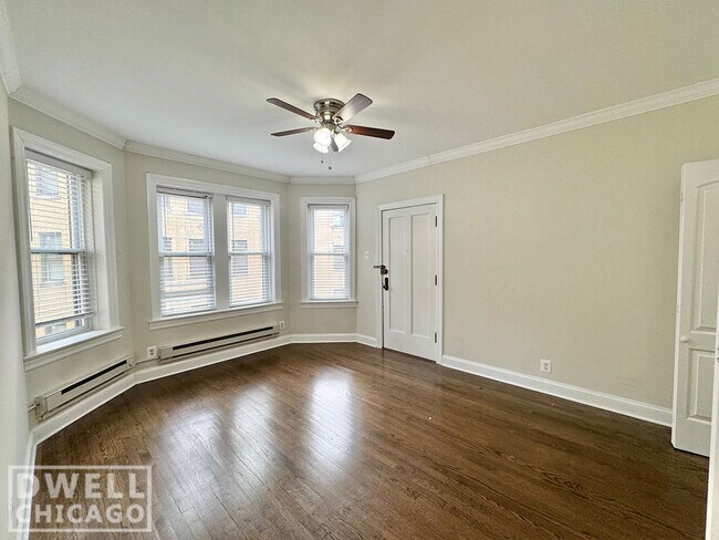 Foto del edificio - 3825 N Greenview Ave