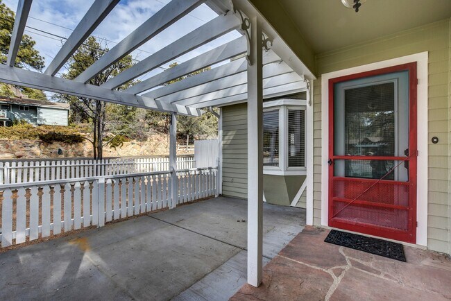 Building Photo - Complete With White Pickett Fence!