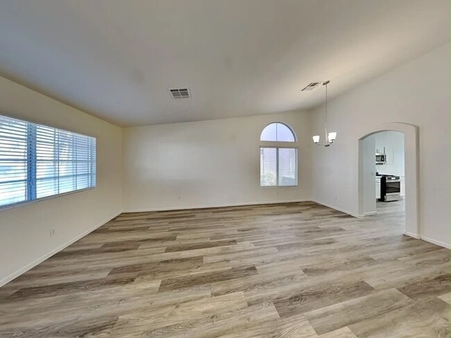 Foto del edificio - 6281 Hill Haven Ave