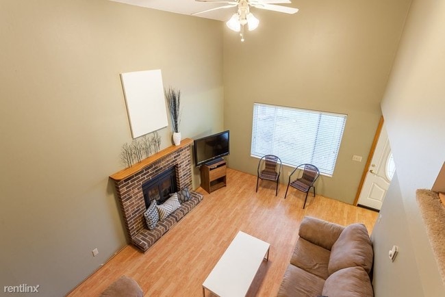 Building Photo - 168 Parkview Cir