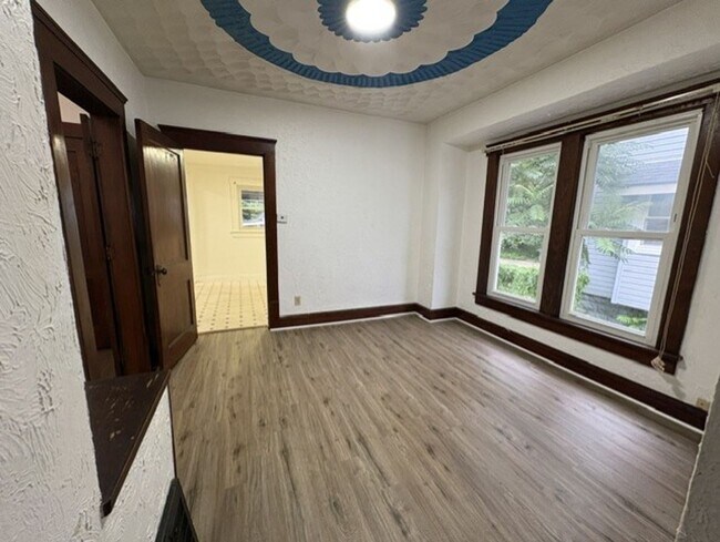 Foto del edificio - Updated West Akron Home with Flexible Living Space, Large Yard & Garage