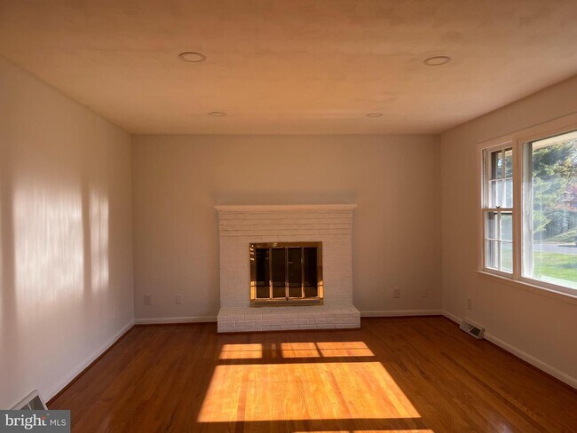 Building Photo - 104 Carter Pl