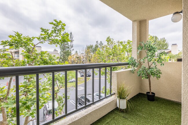 Foto del edificio - 5545 Canoga Ave