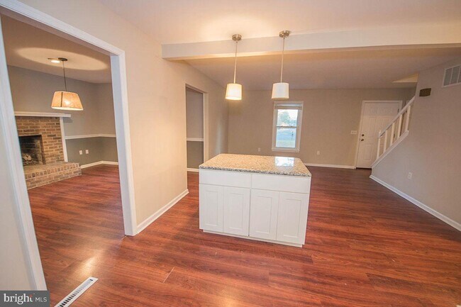 Building Photo - 5679 Anchor Pl