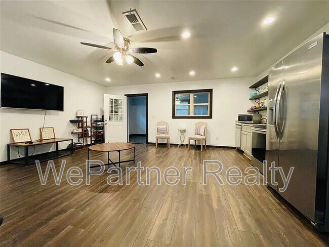 Foto del edificio - 1189 Iris Lake Rd