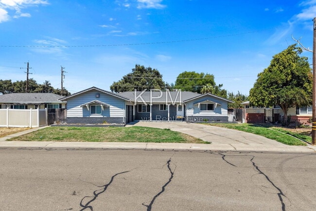 Building Photo - 2155 Portola Ave