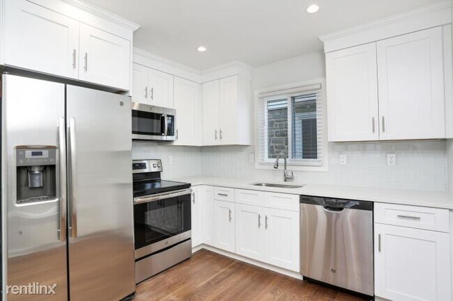 Building Photo - 2 br, 1 bath Apartment - 70 Bruce Park Ave