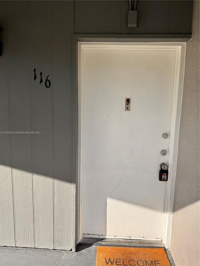 Foto del edificio - 18000 NW 68th Ave