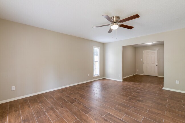 Building Photo - 3869 Winwood Dr