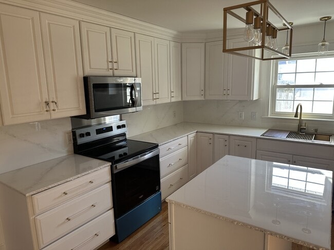 Photo - 1700 Sulgrave Rd House