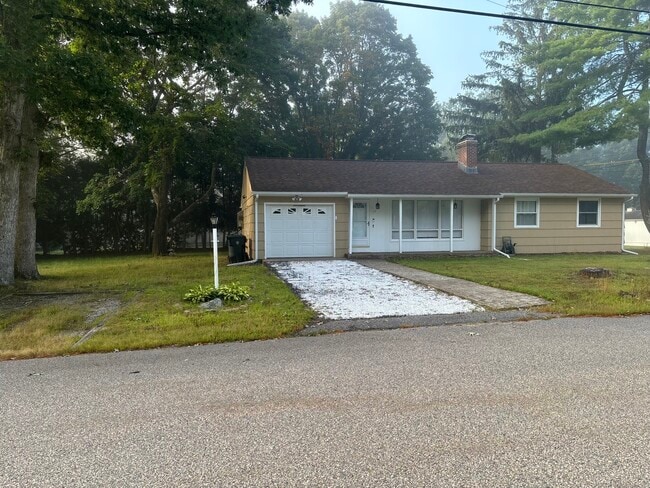 Building Photo - 19 Larrow Dr
