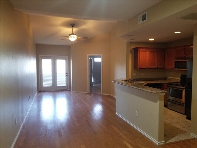 Foto del edificio - 4104 N Hall St