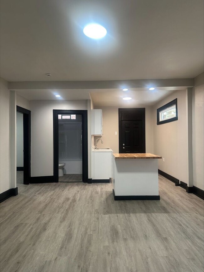 Foto del edificio - 98-100 N Hague Ave