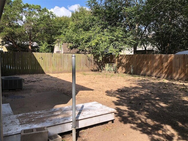 Foto del edificio - 718 Decker Prairie Dr