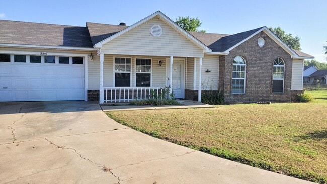 Building Photo - 1805 Cherrybark Bend
