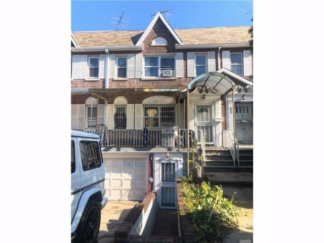 Primary Photo - 1254 White Plains Rd