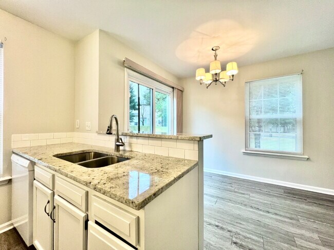 Foto del edificio - RAINTREE TOWNHOME!
