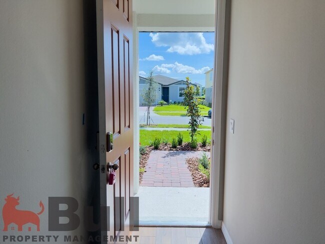 Foto del edificio - 5290 Meredrew Ln