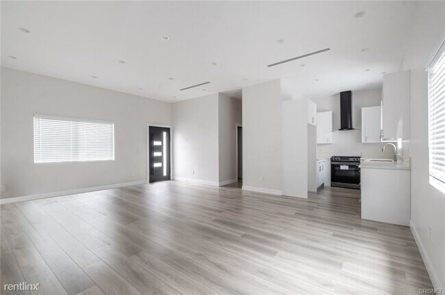 Foto del edificio - 3 br, 2 bath House - 8684 Haddon Avenue