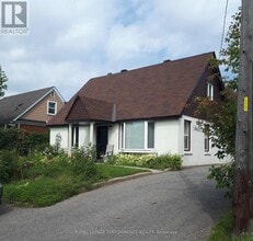 Building Photo - 623 Roosevelt Ave